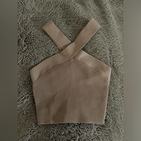 BNWOT Babaton sculpt knit criss cross tank - Picture 2 of 2